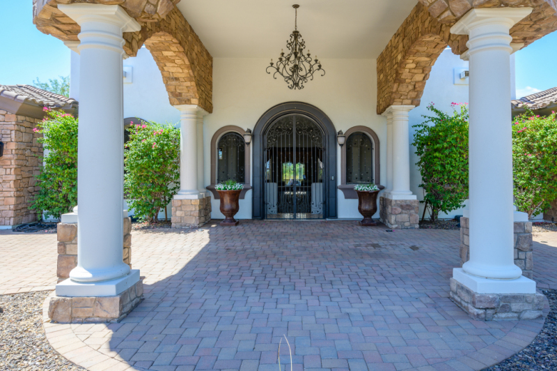 Front-courtyard-entry