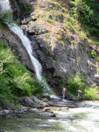 Waterfall-from-Upper-Alpine-Lakes