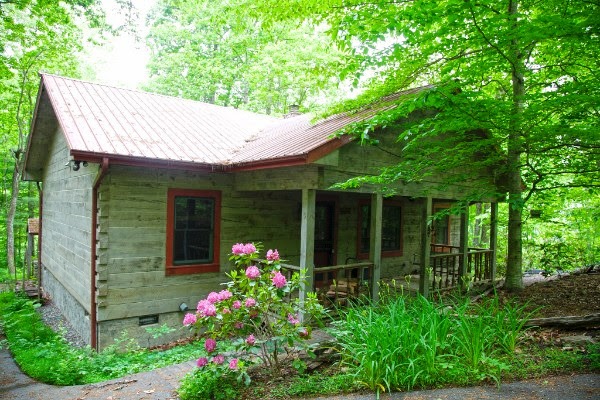 Cute 2 bedroom log cabin in asheville at 75 Sugar Hill Dr, Weaverville NC