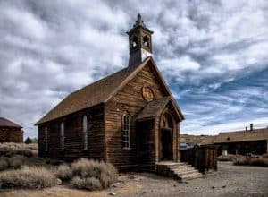 abandoned-church-would-make-a-great-church-house