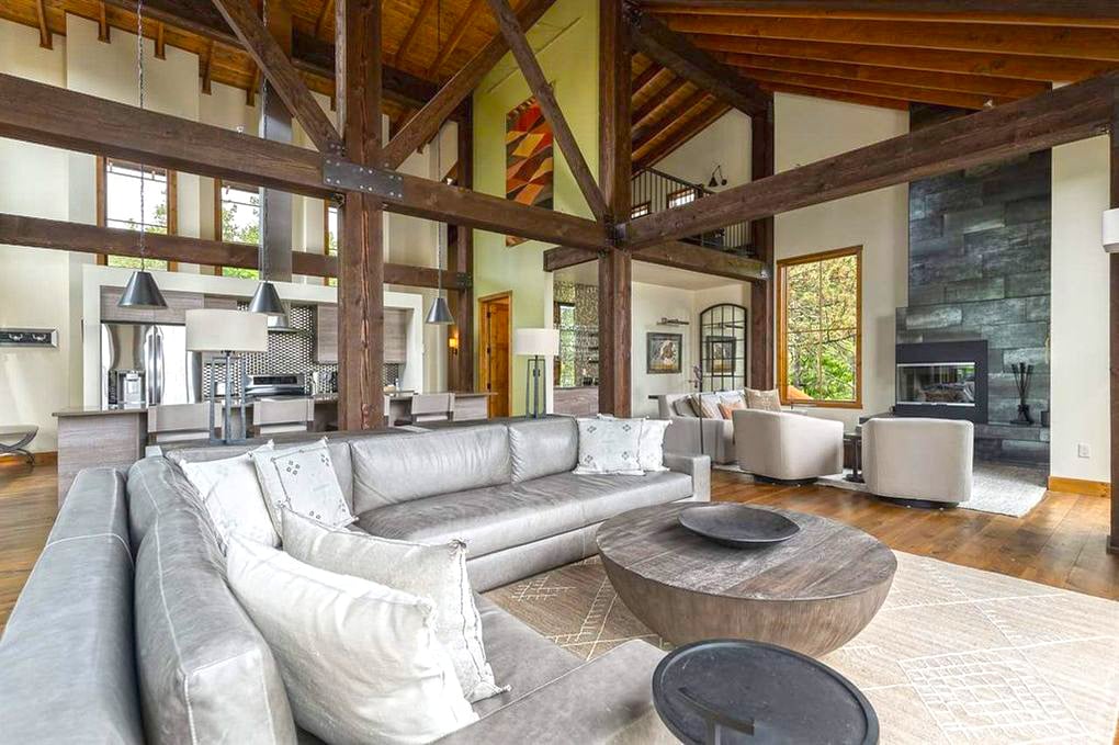 Dick Knecht home features enormous beams inside