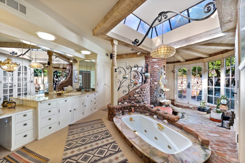 view of sunken tub with stone surround at this Unique yucca valley home