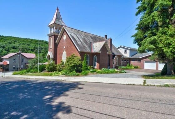 Laurel Highlands bažnyčios namo gatvės vaizdas