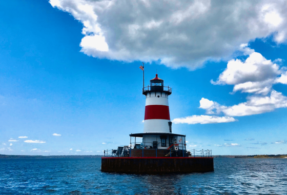 Blua Ĉielo super la Borden Flats Lighthouse