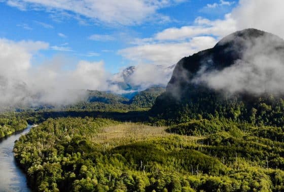 Özel Patagonya Krallığı'nın üzerinde sis kalkıyor