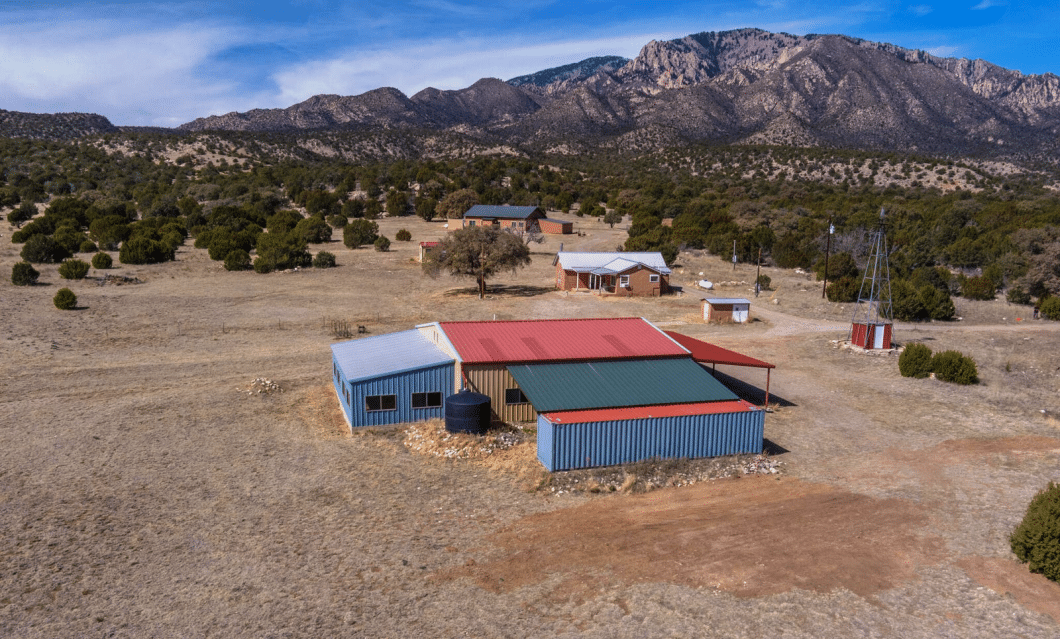 Tre separate boliger på Prepper Survivalist Ranch