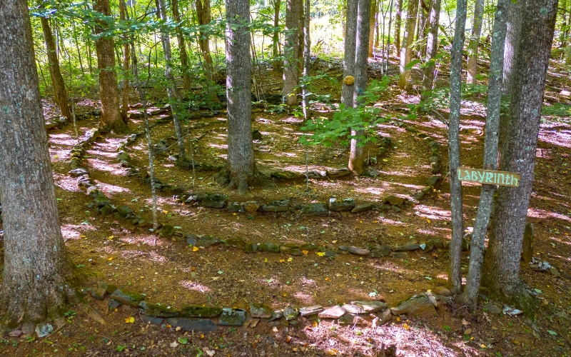 Kamenný labyrint v Call Creek Sanctuary
