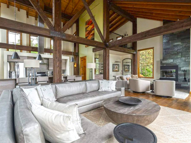 Dick Knecht home features enormous beams inside